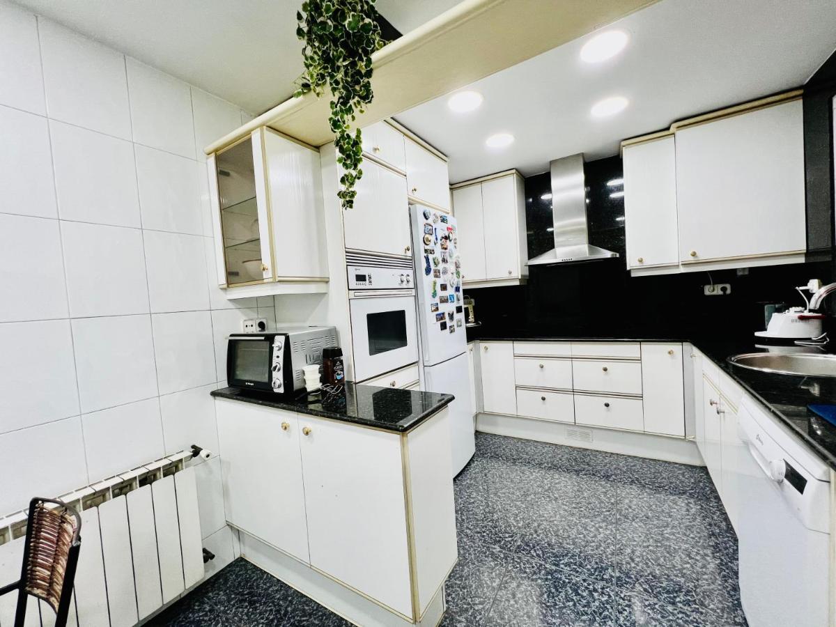 Your Second Home In Barcelona With Private Room And Private Bathroom Close To Montjuic, Pl Espana, La Rambla, Ferry Port Extérieur photo